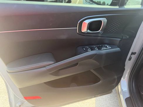 Used 2025 Kia Sorento EX w/ Panoramic Sunroof Package FWD image 11