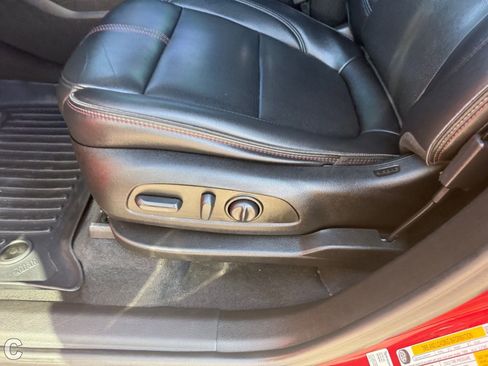 Used 2023 Chevrolet Traverse RS FWD image 20