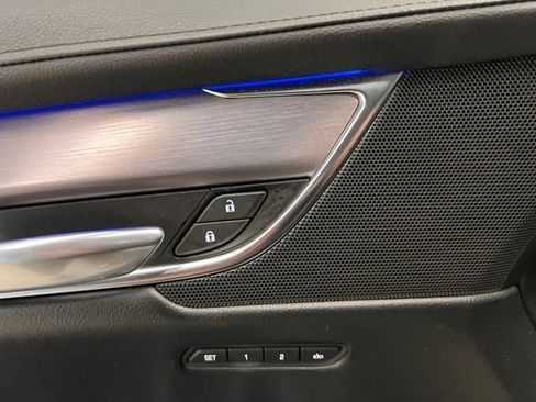 Used 2018 Cadillac XT5 Premium Luxury w/ Driver Assist Package AWD/4WD image 17