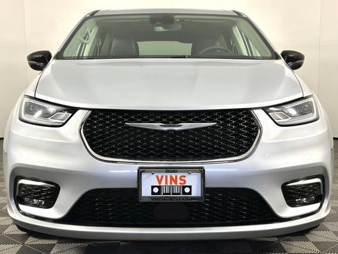 Used 2024 Chrysler Pacifica Limited FWD image 20