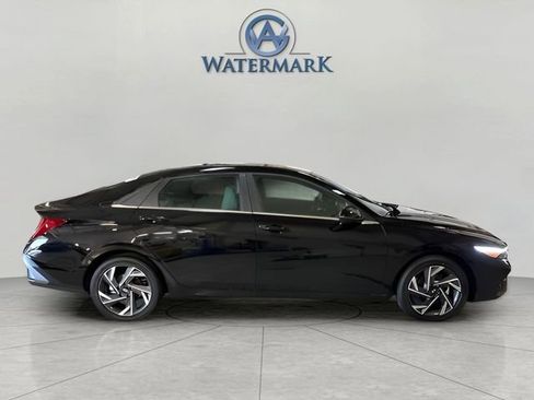 New 2025 Hyundai Elantra Limited image 21