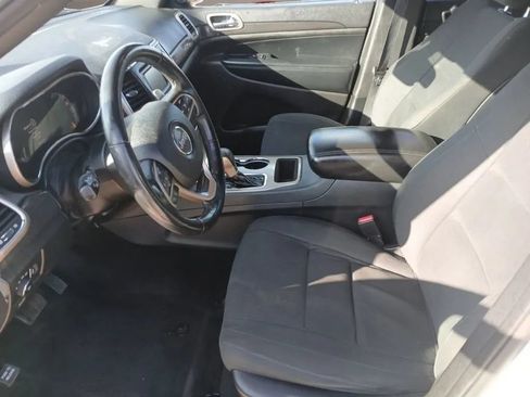 Used 2017 Jeep Grand Cherokee Laredo AWD/4WD image 10
