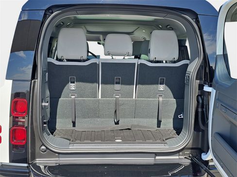 New 2025 Land Rover Defender 130 X-Dynamic SE image 14