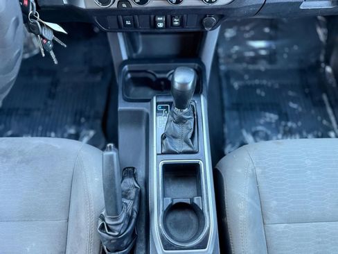 Used 2018 Toyota Tacoma SR5 AWD/4WD image 25