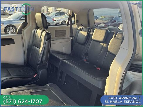 Used 2015 Chrysler Town & Country Touring image 14