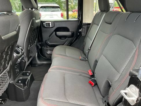 Used 2018 Jeep Wrangler Unlimited Rubicon w/ LED Lighting Group AWD/4WD image 14