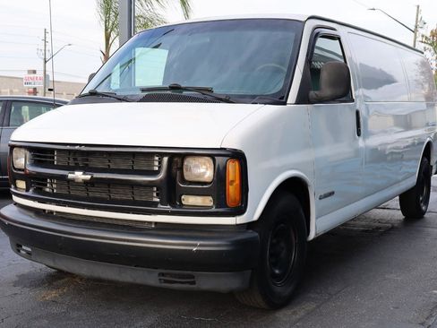 Used 2000 Chevrolet Express 2500 Extended RWD image 2