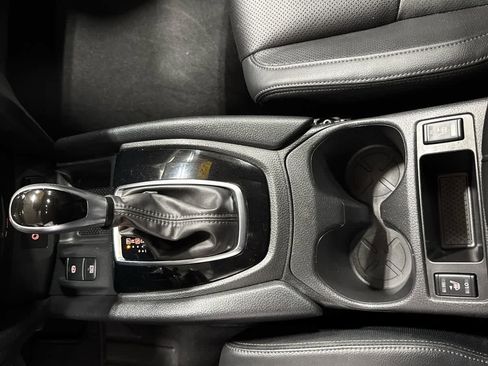 Used 2022 Nissan Rogue Sport SL w/ Premium Package image 18