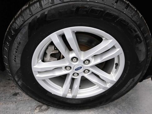 Used 2023 Ford Explorer XLT w/ Equipment Group 202A image 31