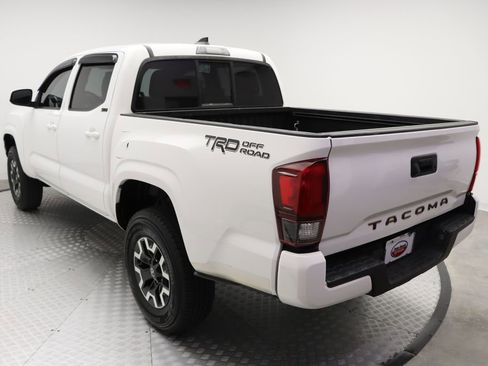 Certified 2018 Toyota Tacoma SR image 11