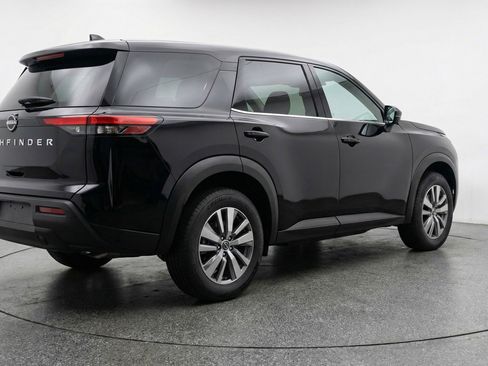 Used 2025 Nissan Pathfinder SV image 9