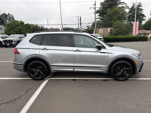Used 2023 Volkswagen Tiguan SE R-Line AWD/4WD image 6