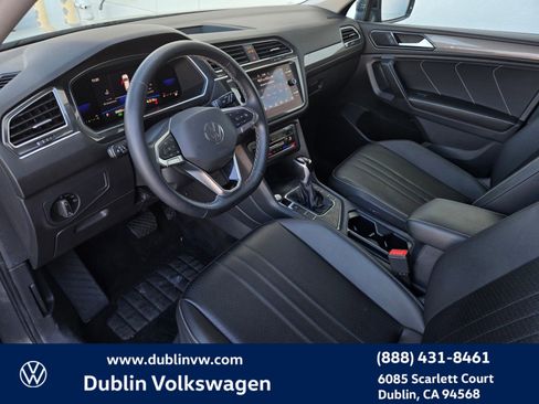 Used 2022 Volkswagen Tiguan SE image 9