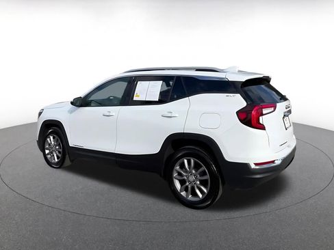 Used 2024 GMC Terrain SLT image 10