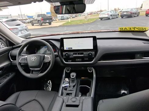 Used 2025 Toyota Grand Highlander AWD Hybrid image 15
