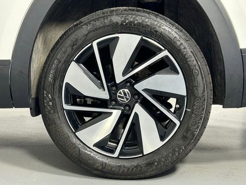 Used 2024 Volkswagen Atlas SE image 36