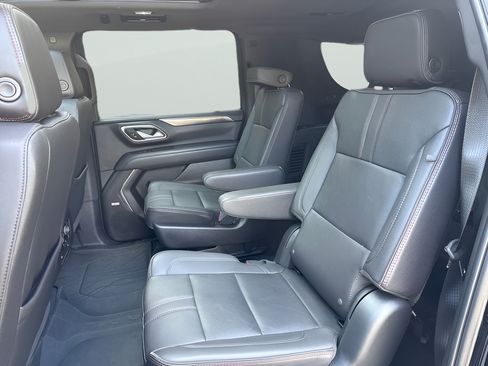 Used 2023 Chevrolet Suburban RST w/ Luxury Package AWD/4WD image 9