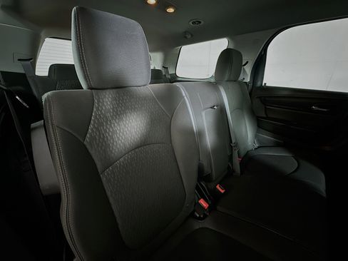 Used 2015 GMC Acadia SLE image 26