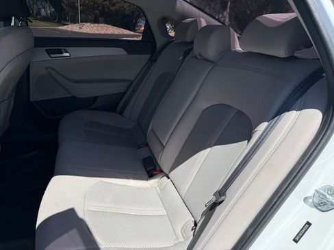 Used 2017 Hyundai Sonata SE FWD image 17