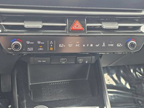 Certified 2023 Kia Niro Wind w/ Wind Preserve Package FWD image 17