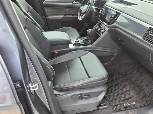 Used 2023 Volkswagen Atlas SEL R-Line AWD/4WD image 8