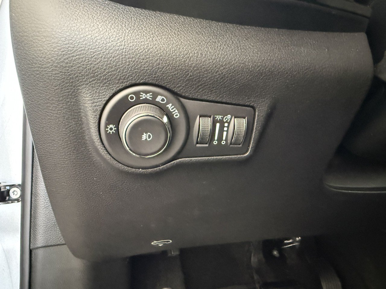 Used 2026 Jeep Compass Latitude w/ Quick Order Package 29K AWD/4WD image 21