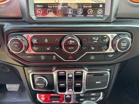 Used 2022 Jeep Gladiator Mojave w/ Cold Weather Group image 39