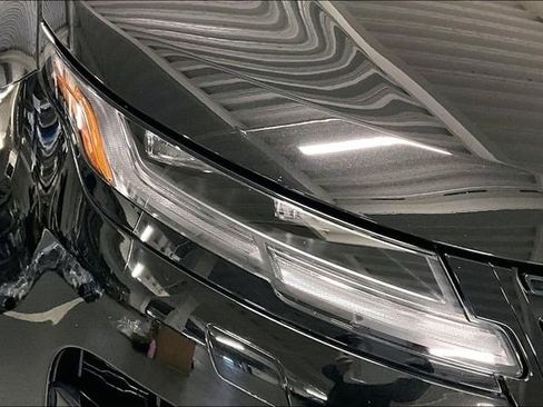 Certified 2024 Land Rover Range Rover Evoque Dynamic SE image 28