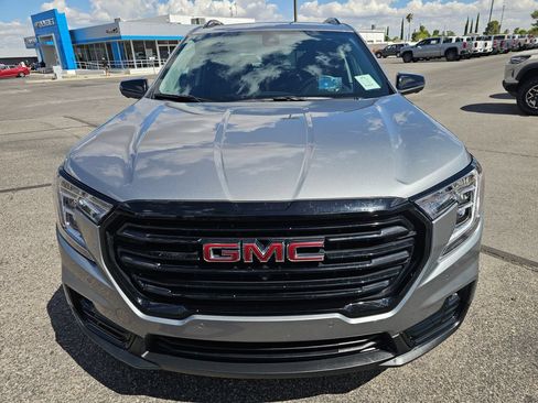 Used 2023 GMC Terrain SLT w/ Tech Package FWD image 10