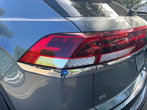 Used 2024 Volkswagen Atlas Cross Sport SE image 29