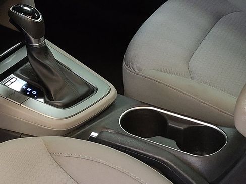 Used 2017 Hyundai Elantra SE image 26