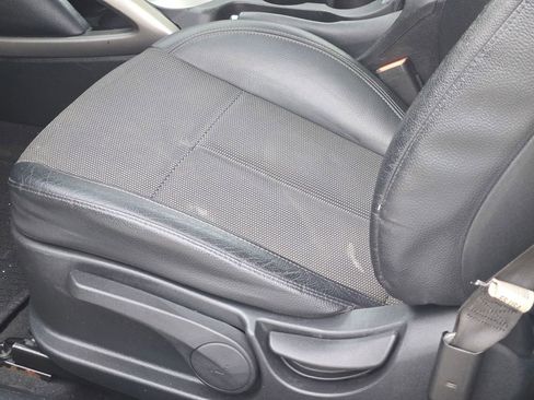 Used 2016 Hyundai Veloster Base w/ Option Group 03 image 28