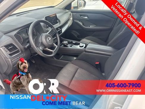 Used 2024 Nissan Rogue SV AWD/4WD image 3