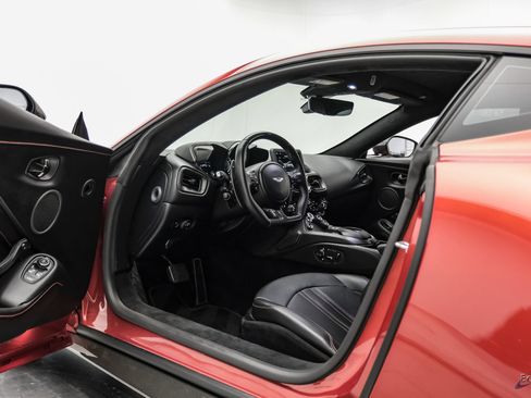 Used 2019 Aston Martin V8 Vantage Coupe RWD image 38