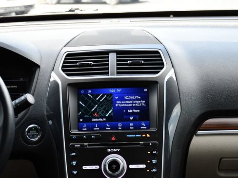 Used 2018 Ford Explorer Limited w/ Equipment Group 301A AWD/4WD image 29