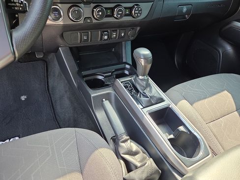 Used 2019 Toyota Tacoma TRD Off-Road AWD/4WD image 25