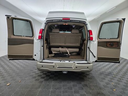 Used 2018 Chevrolet Express 2500 w/ Enhanced Convenience Package image 11