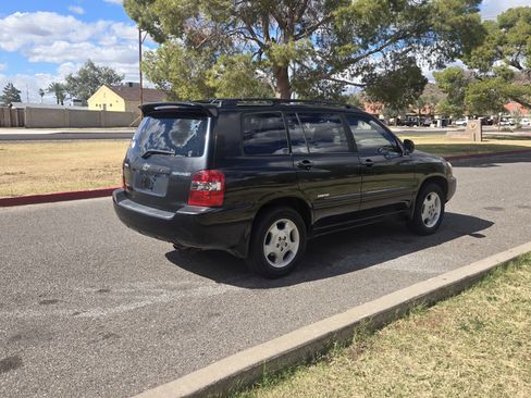 Used 2006 Toyota Highlander 4WD V6 w/ 3rd Row image 5