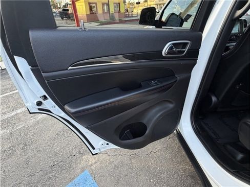 Used 2017 Jeep Grand Cherokee Trailhawk w/ Trailhawk Luxury Group image 70