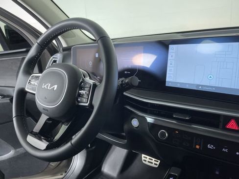 Used 2025 Kia Sorento SX image 29