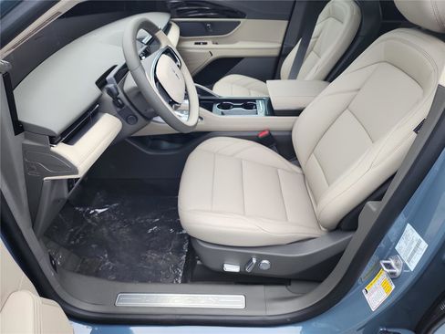 New 2025 Lincoln Nautilus Premier image 12