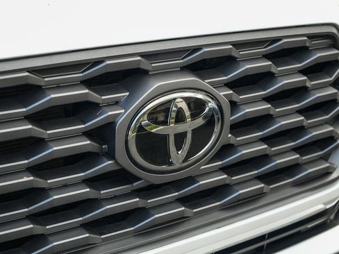 Used 2023 Toyota Tacoma TRD Off-Road AWD/4WD image 9