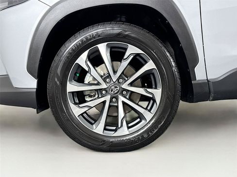 Certified 2025 Toyota Corolla Cross XLE FWD image 42