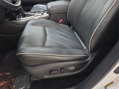 Used 2019 INFINITI QX60 Luxe w/ Essential Package image 29