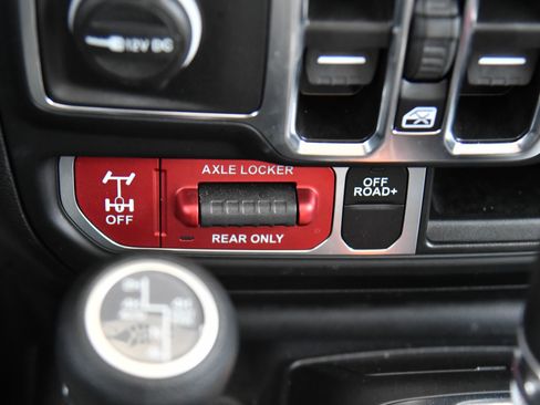 Used 2024 Jeep Wrangler Willys image 28