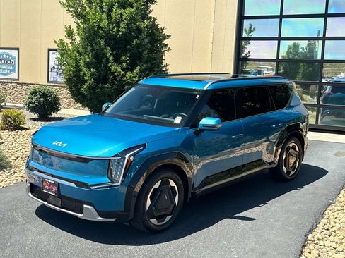 Used 2024 Kia EV9 Land w/ Towing Package AWD/4WD image 39