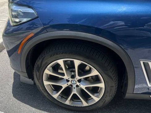 Used 2022 BMW X5 xDrive40i w/ Premium Package AWD/4WD image 2