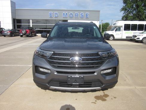 Used 2022 Ford Explorer XLT w/ Equipment Group 202A AWD/4WD image 2