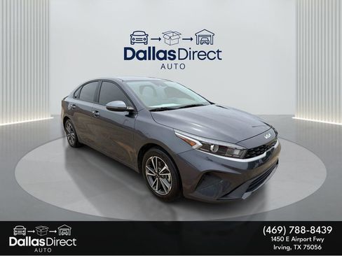 Used 2023 Kia Forte LXS w/ LXS Technology Package FWD image 2