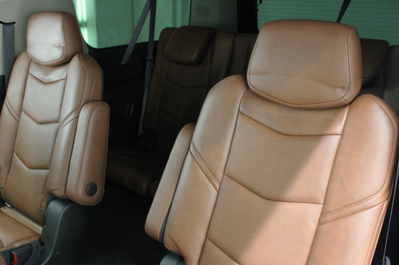 Used 2019 Cadillac Escalade ESV Luxury RWD image 39